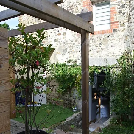 La Petite Maison D *